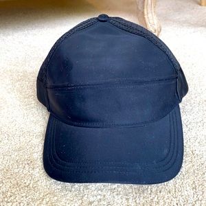 Lululemon Baseball Cap Black. O/S Floats in H20